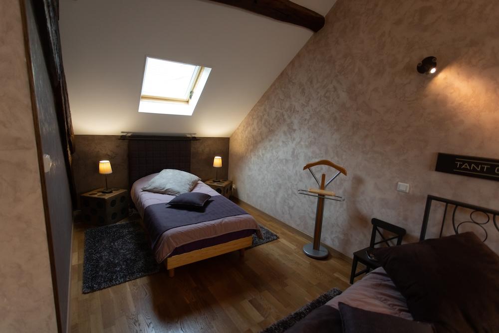 Une image présentant la chambre